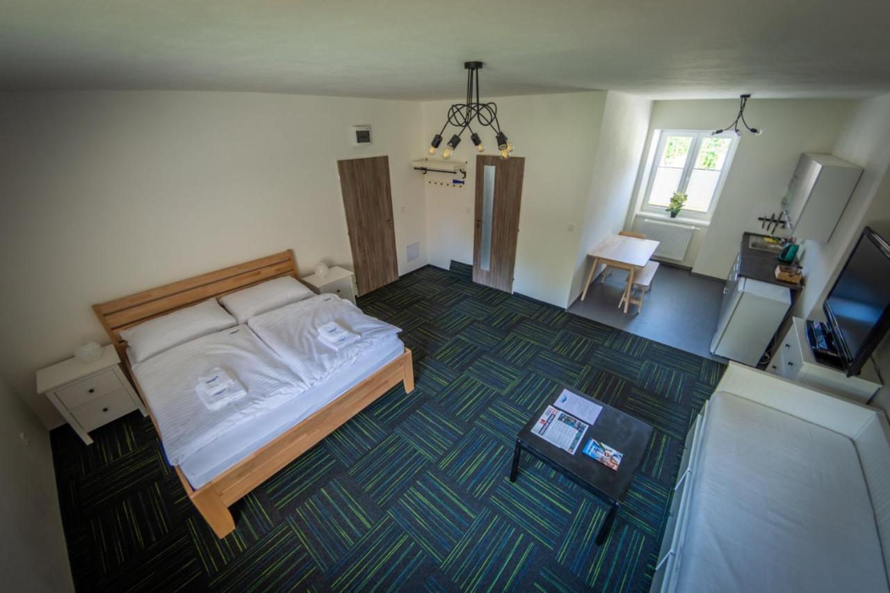 Penzion Nezarka 59 Jindřichŭv Hradec Exterior foto
