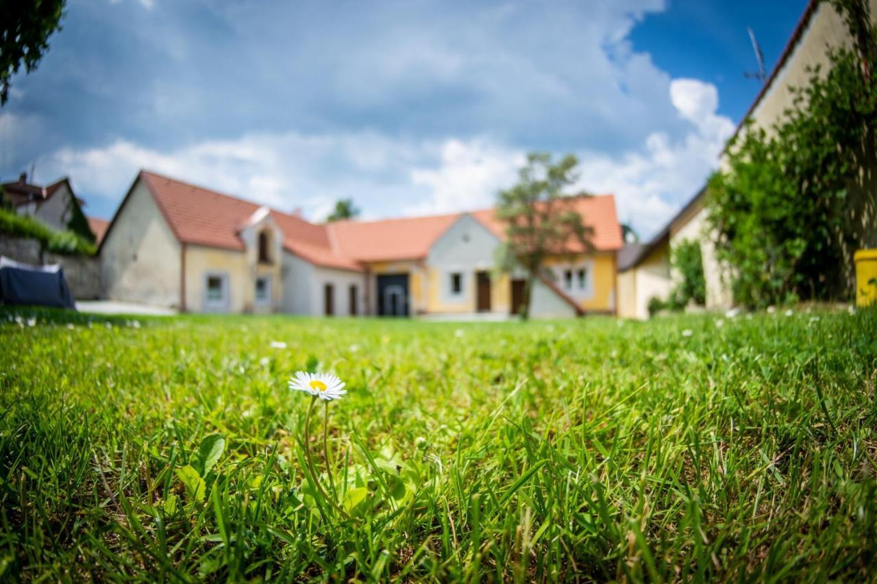Penzion Nezarka 59 Jindřichŭv Hradec Exterior foto